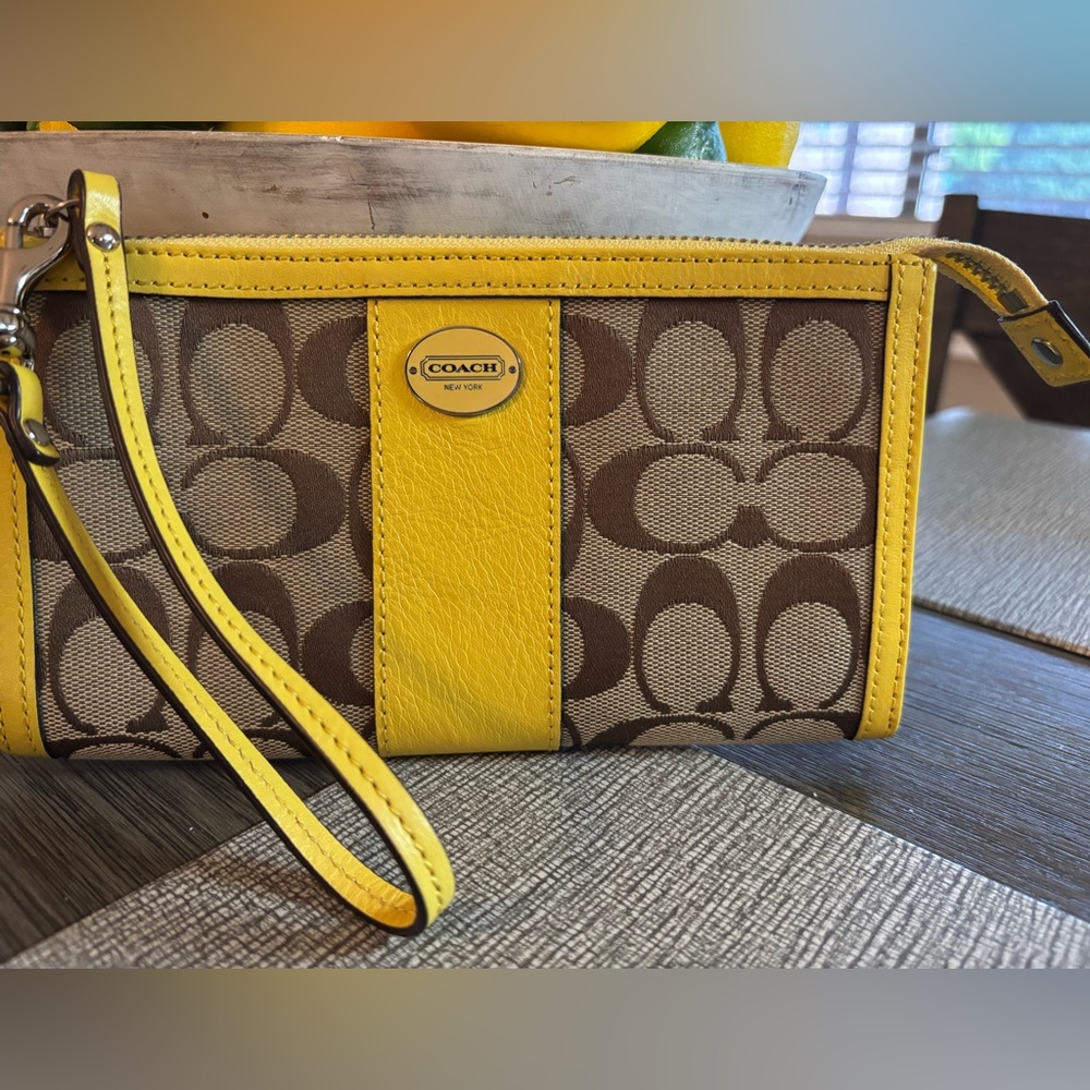 Coach Signature wallet/wristlet NWOT